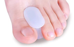 Piece of silicone that fits between toes to reduce rubbing